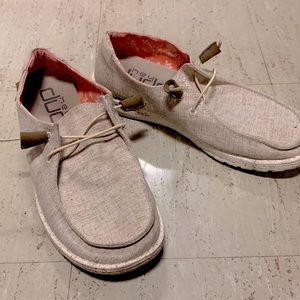 Hey Dudes Womens size 8